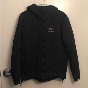 Arc’Teryx men’s insulated jacket in black, size M